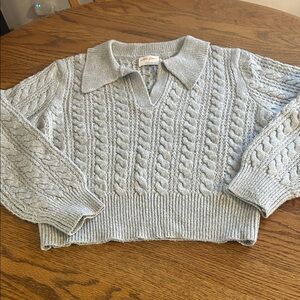 Elegant V-Neck Cable Knit Sweater in Light Gray